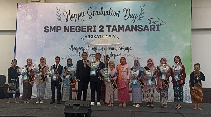 SMPN 2 Tamansari Lepas dan Wisuda 311 Siswa/Siswi Angkatan Ke 14 TA. 2023/2024