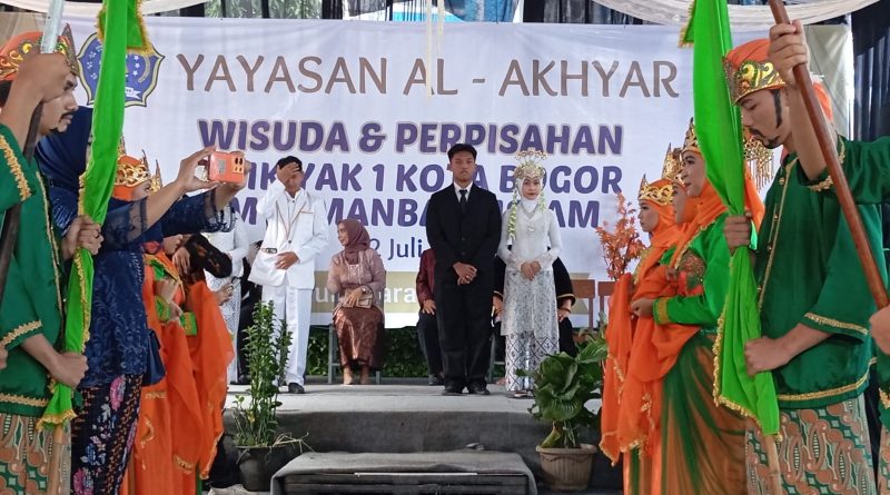 Pesona Raja dan Ratu di Penglepasan Siswa YP Al Akhyar.