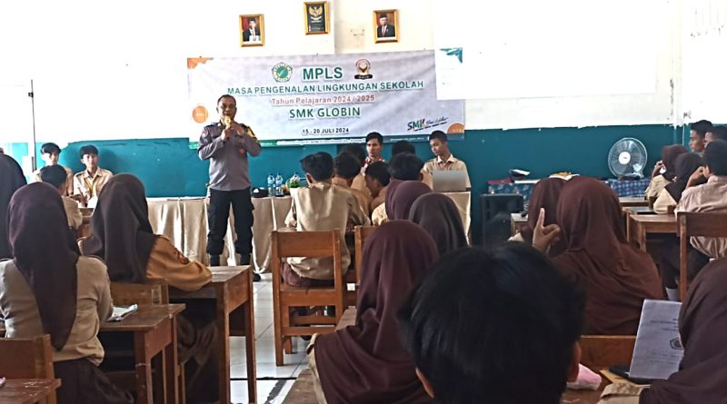 Bhabinkamtibmas Polsek Dramaga Sampaikan Materi Tertib Lalu Lintas dan Bahaya Narkoba Di MPLS SMK Globin