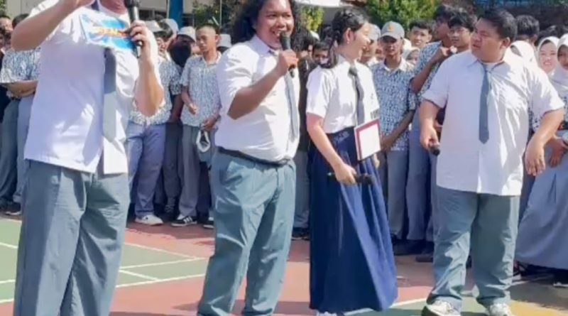 Artis Terkenal Ibu Kota Billy Syahputra dan Marcel Hadir di MPLS SMKN 1 Ciomas