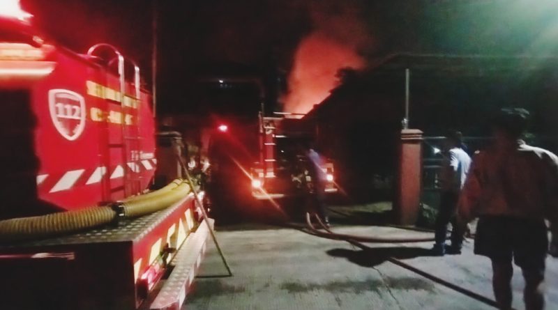 Si Jago Merah Beraksi di Jalan Raya Tonjong, Hanguskan Pabrik Makanan Ringan