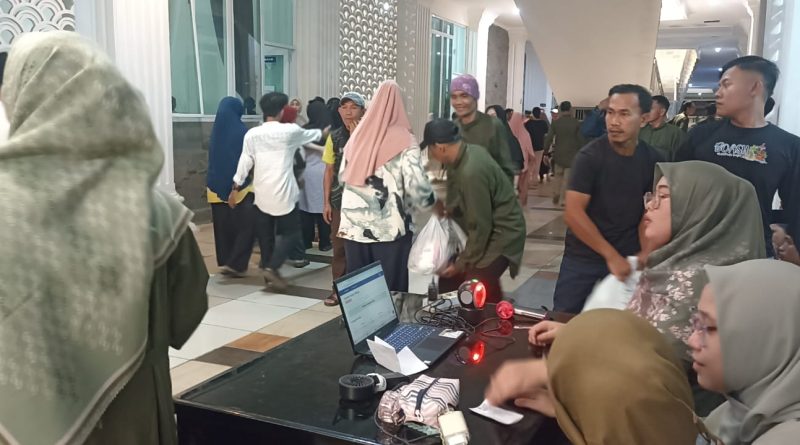 ” Boash Berbagi, ” Ribuan Warga Sumringah Mendapatkan Bingkisan Paket Sembako