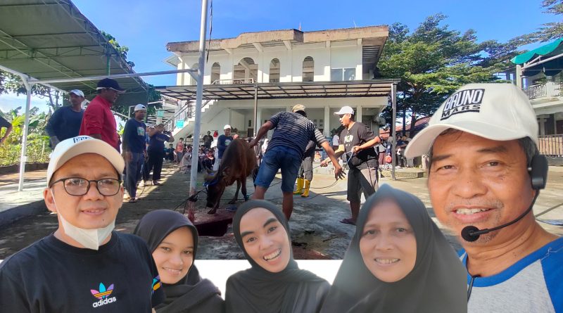 Maknai Iedul Adha Masjid Jami Al Ihsan Perum Bumi Insani Tonjong Bagikan 573 Paket Daging Qurban